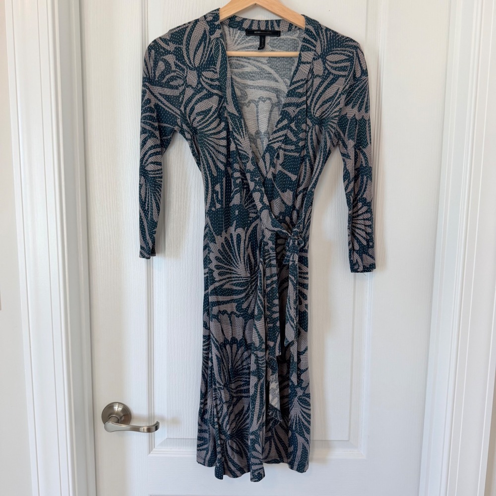 BCBGMAXAZRIA XS Floral Wrap Dress Blue Grey 3/4 Sleeve Boho Chic V-Neck Jersey